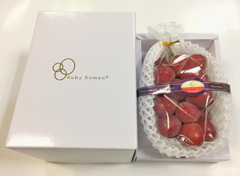ルビーロマン1房箱入りと上箱