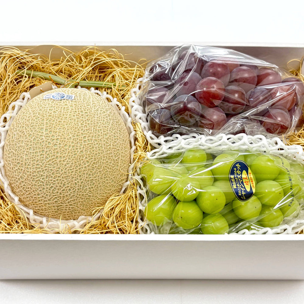 箱入りのクラウンメロンとぶどうセット